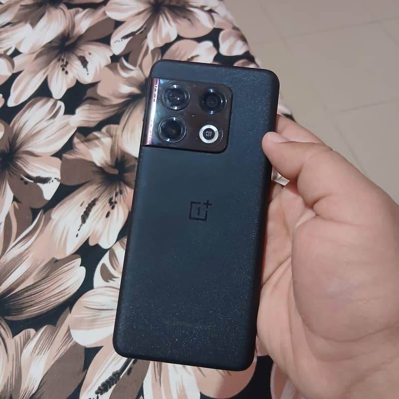 One Plus 10 Pro 1