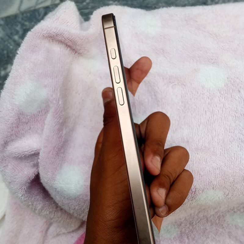 Apple iPhone 16 Pro Max 5
