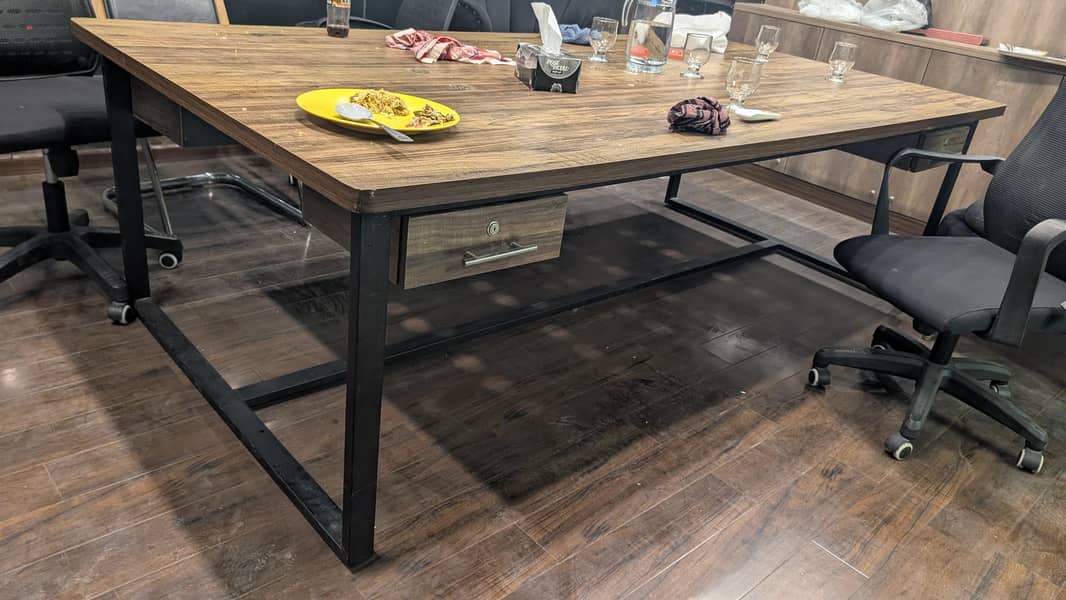 office Table Good condition 1