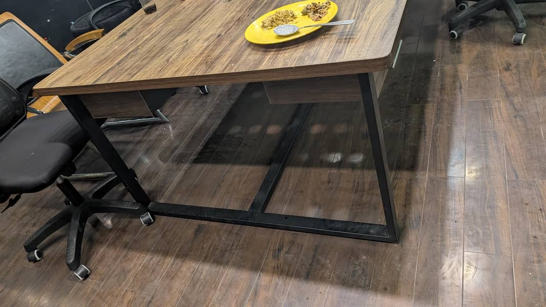 office Table Good condition 2