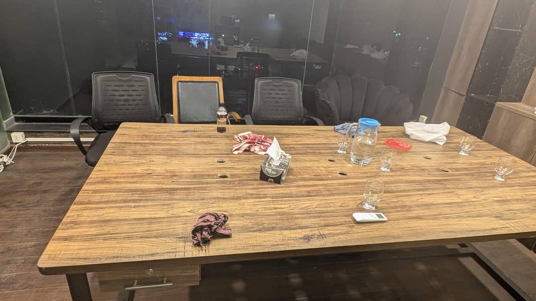 office Table Good condition 4