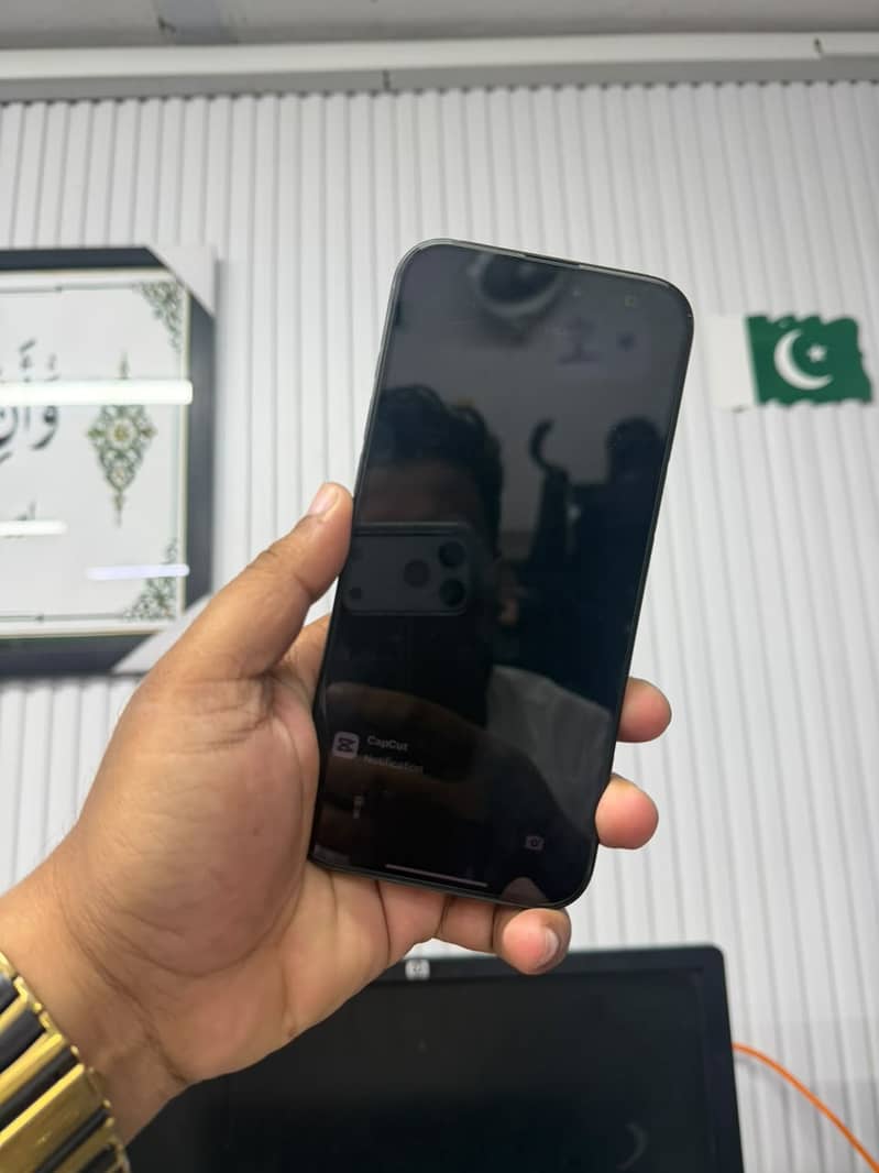 Apple iPhone 16 Pro Max 1