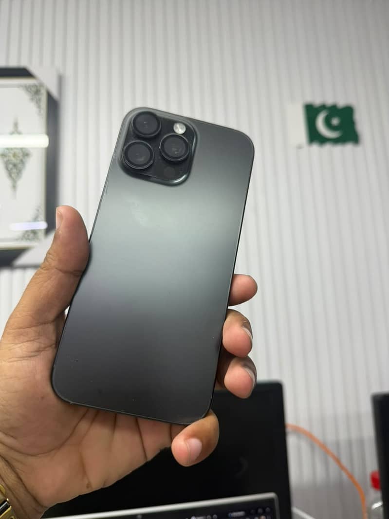 Apple iPhone 16 Pro Max 4
