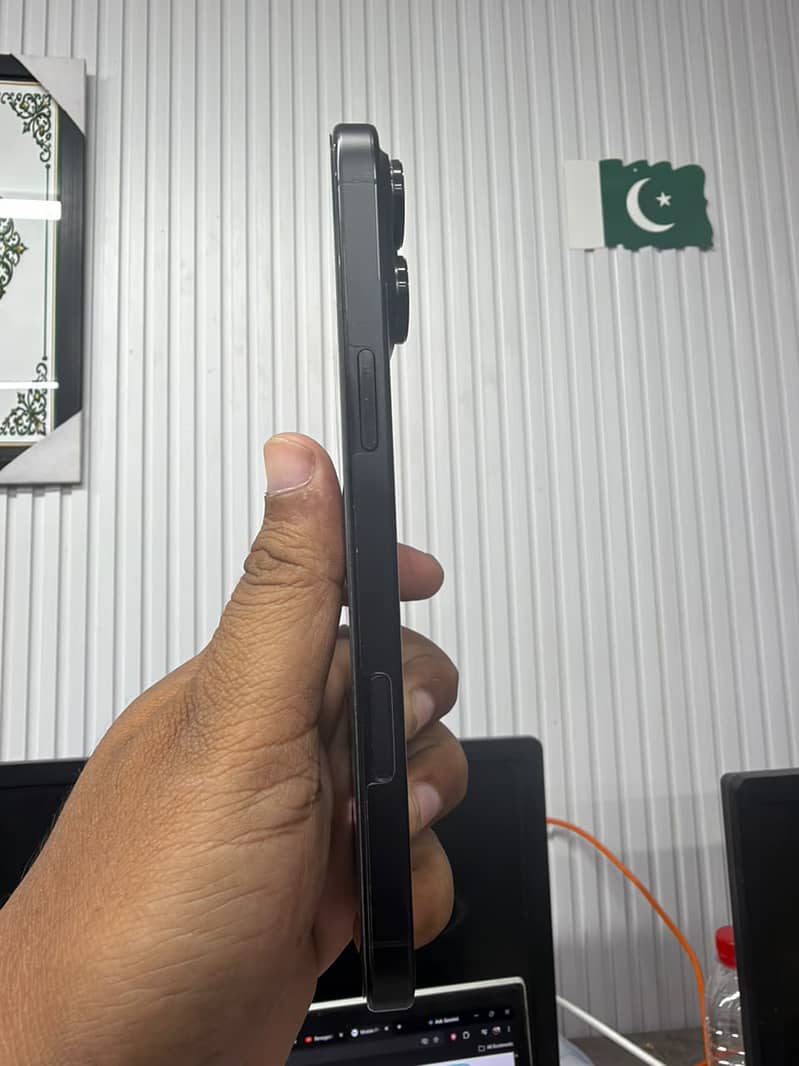 Apple iPhone 16 Pro Max 5