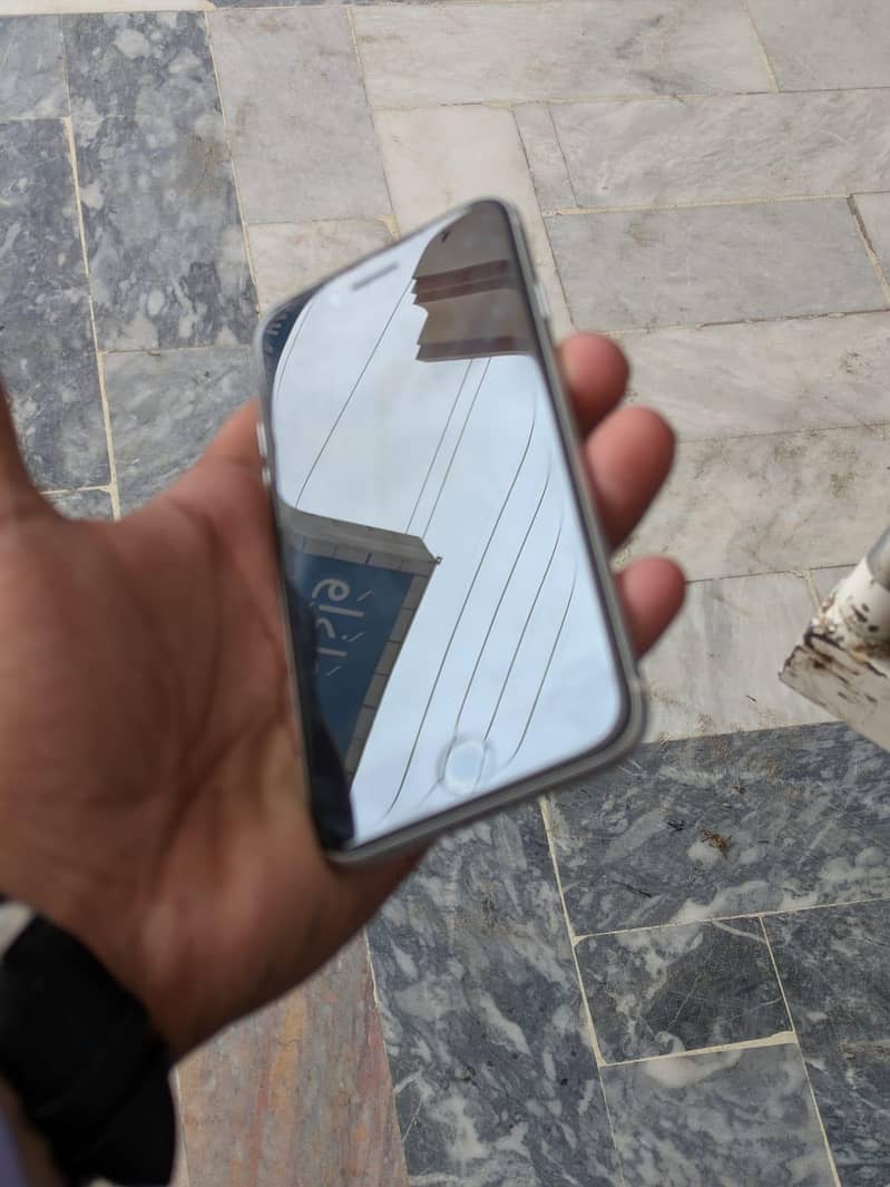 Apple iPhone SE 3