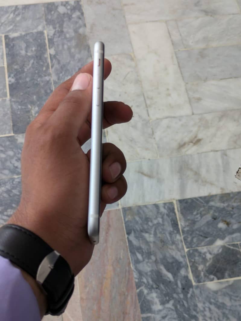 Apple iPhone SE 6