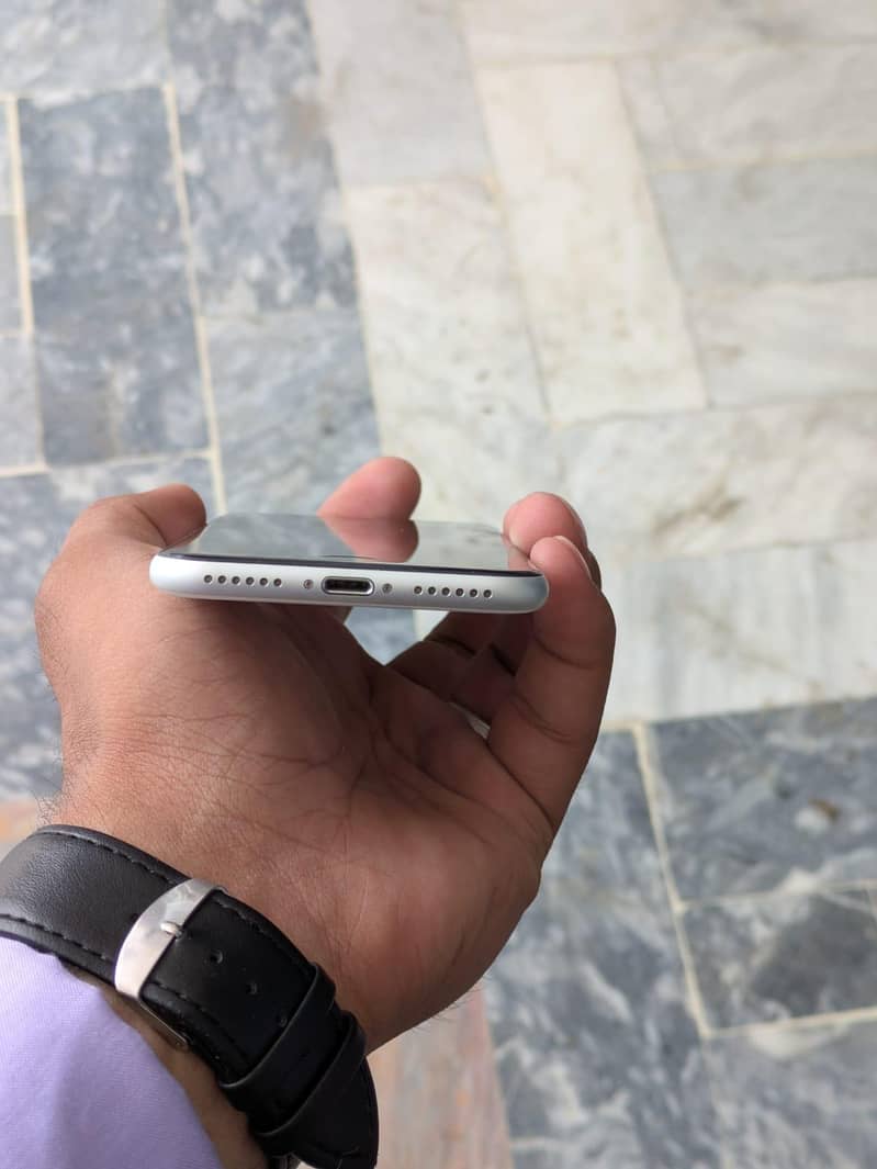 Apple iPhone SE 7