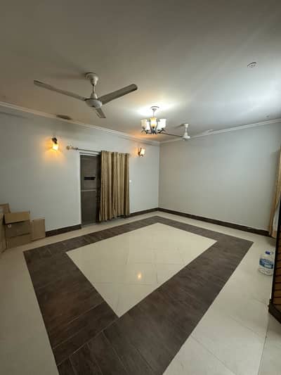 PORTION AVAILABLE FOR RENT ( BACKSIDE OF ASHFAQ HOSPITAL)