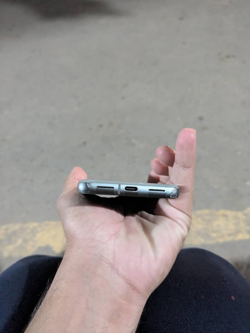 Google Pixel 8 4