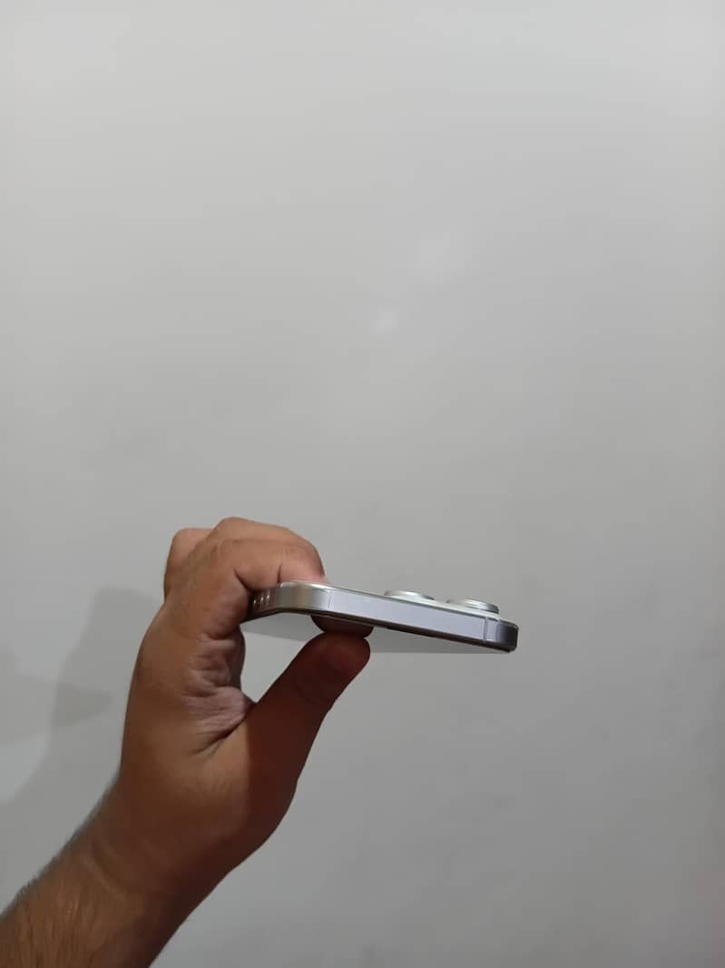 Apple iPhone 15 Pro Max 2