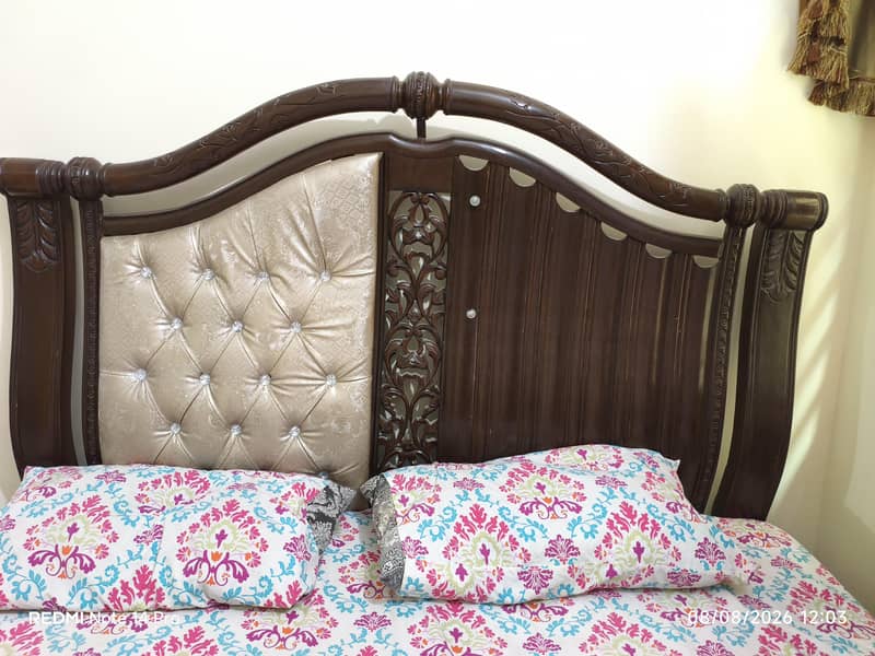 sheshum woid solid king size bed 1