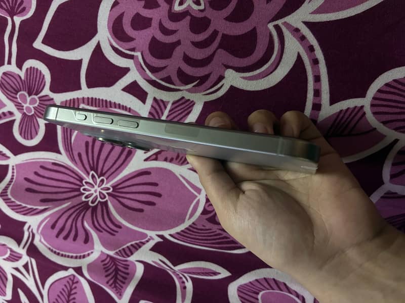 Apple iPhone 15 Pro 2