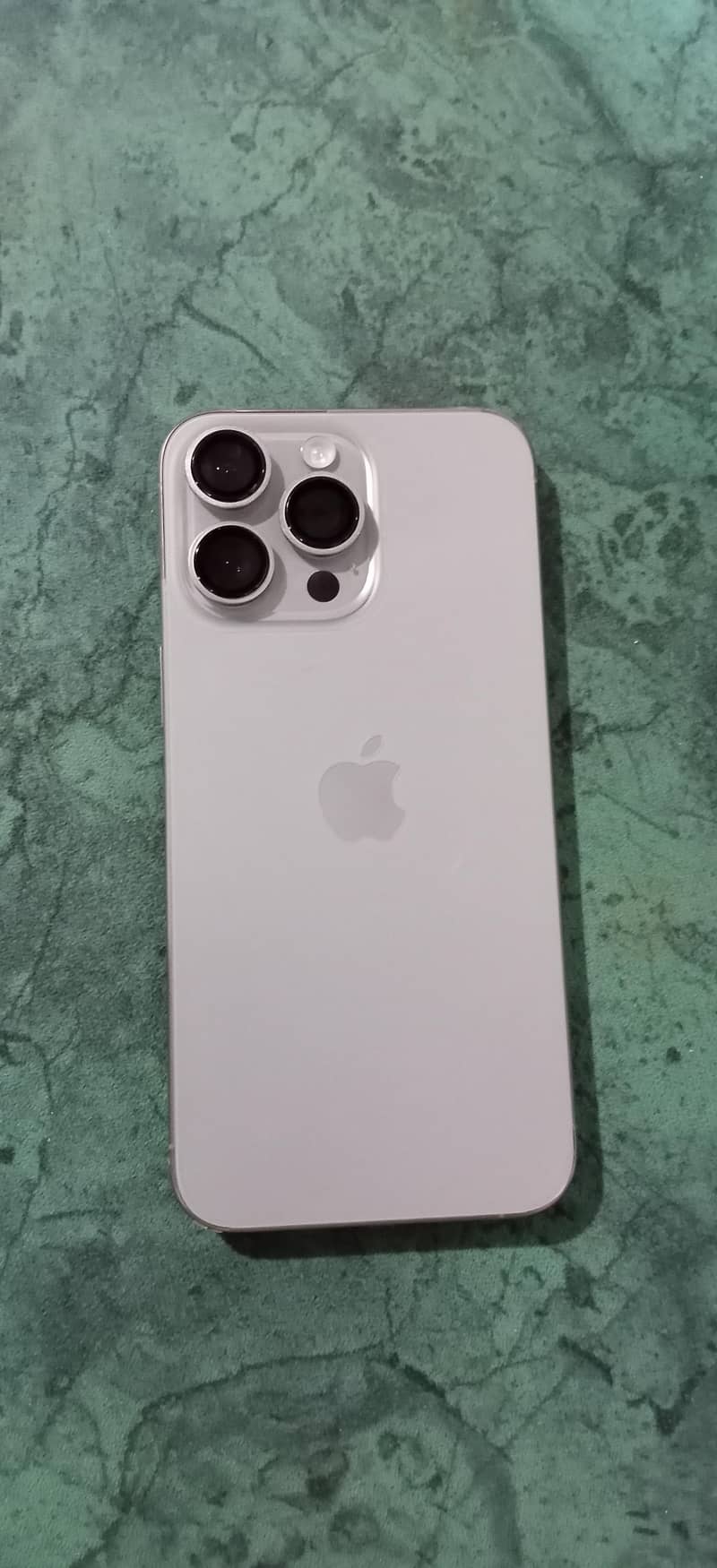 Apple iPhone 15 Pro Max 1