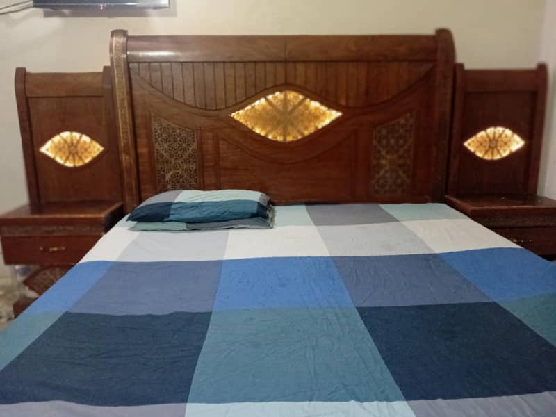 KING SIZE BED WITH SIDE TABLES 0