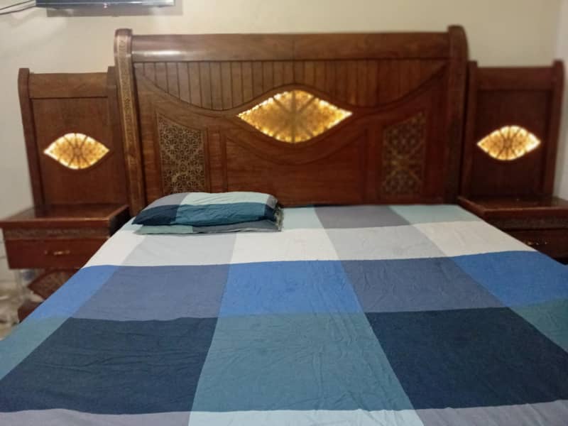 KING SIZE BED WITH SIDE TABLES 1