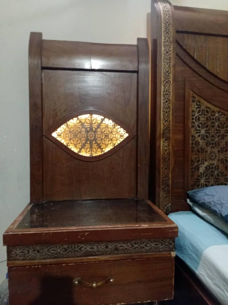KING SIZE BED WITH SIDE TABLES 2