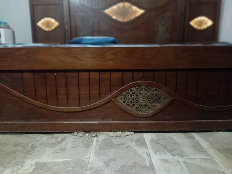 KING SIZE BED WITH SIDE TABLES 4