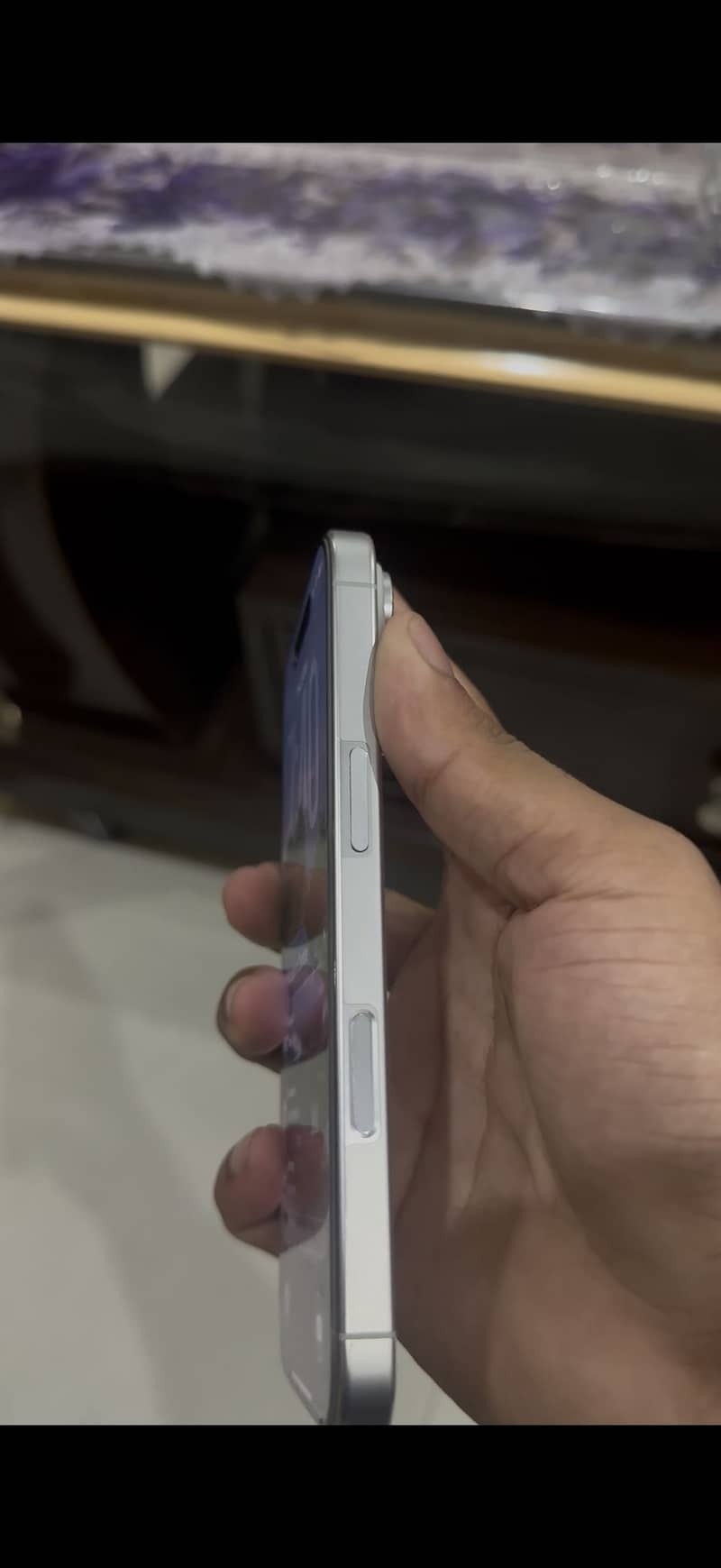 Apple iPhone 16 Pro 2