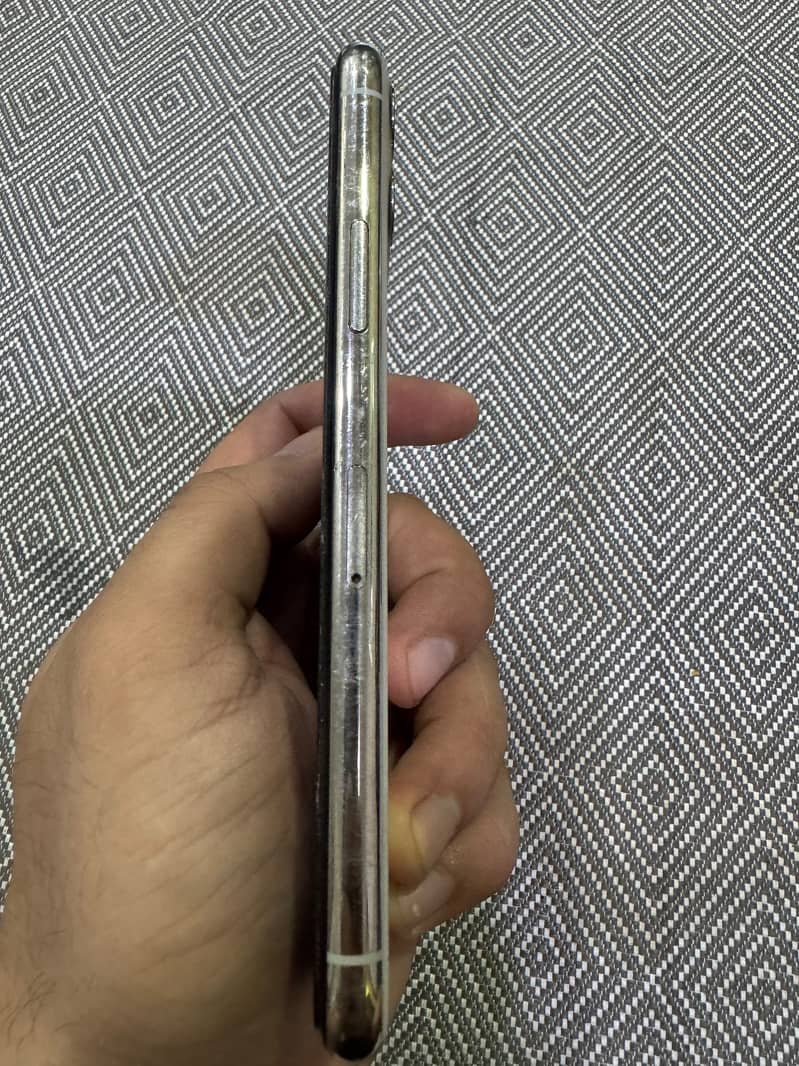 Apple iPhone 11 Pro 2