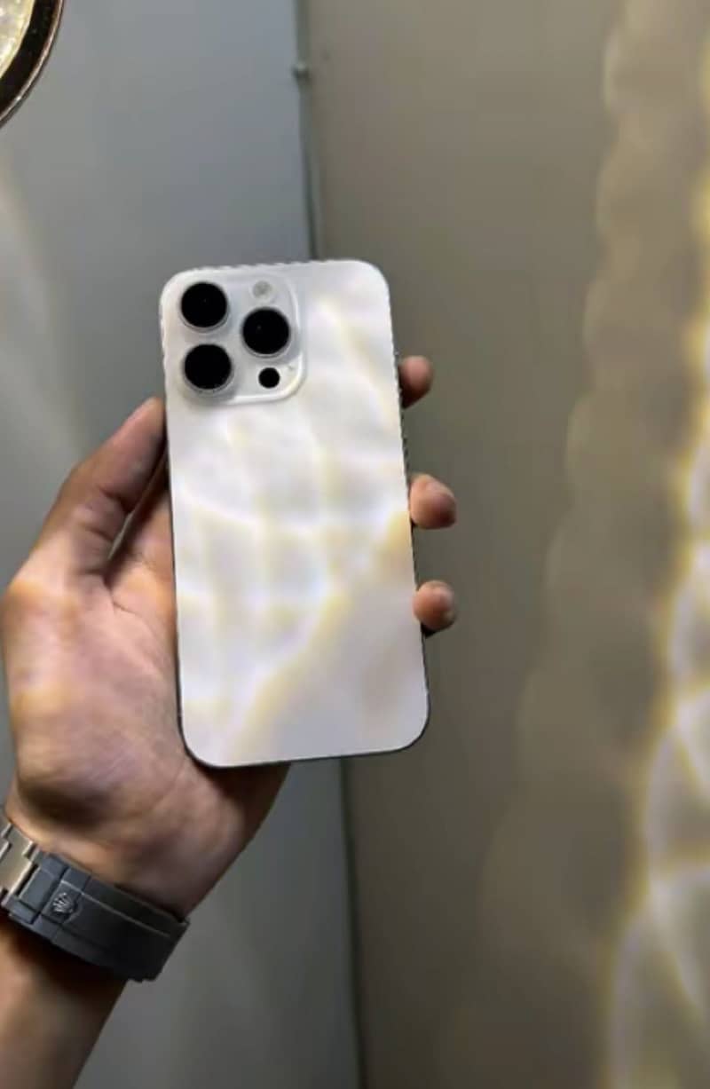 Apple iPhone 16 Pro 4