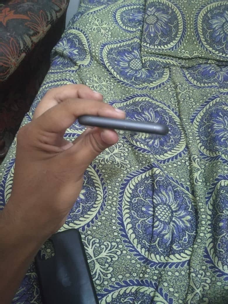 Apple iPhone 11 6