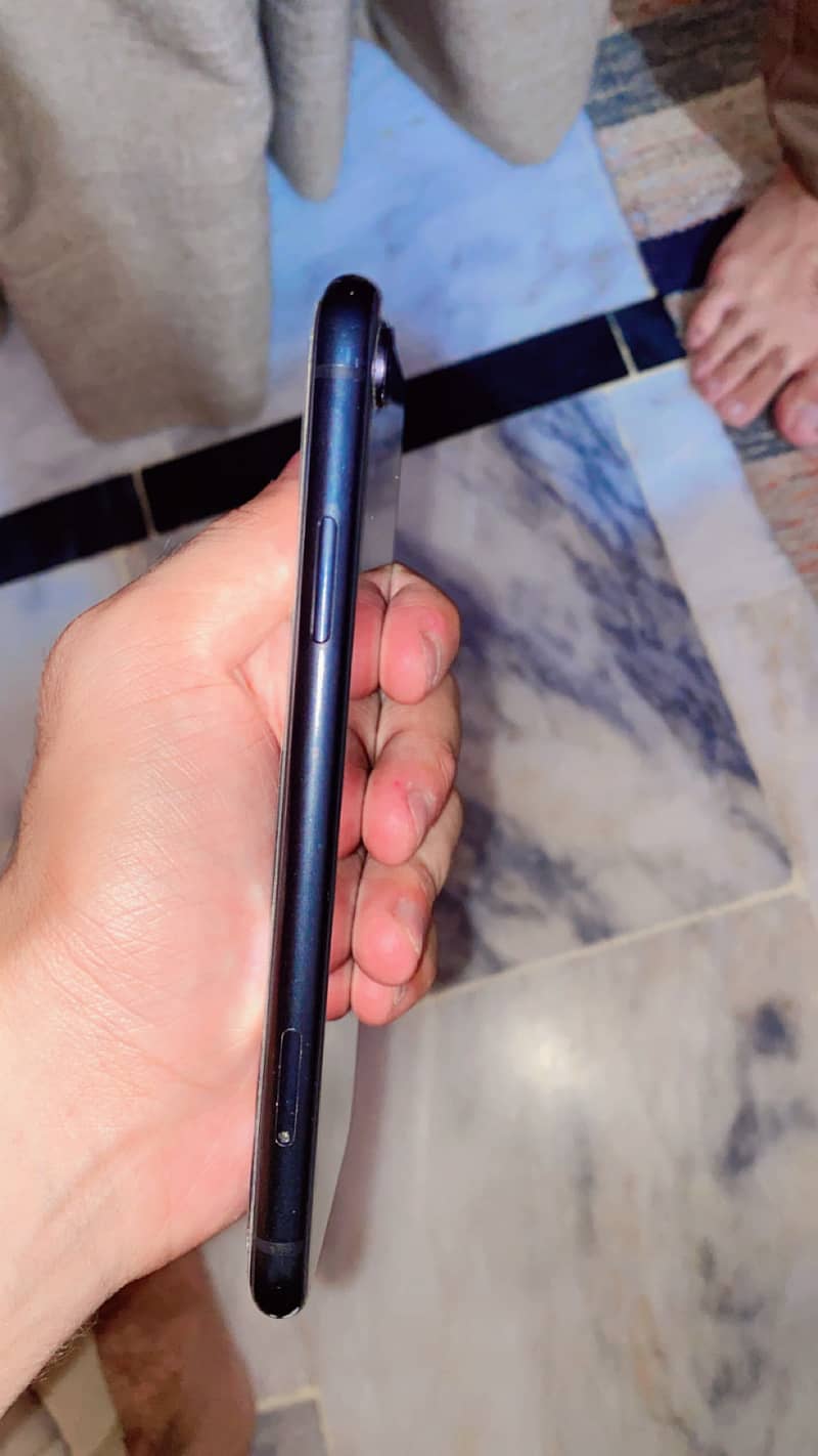 Apple iPhone XR 1