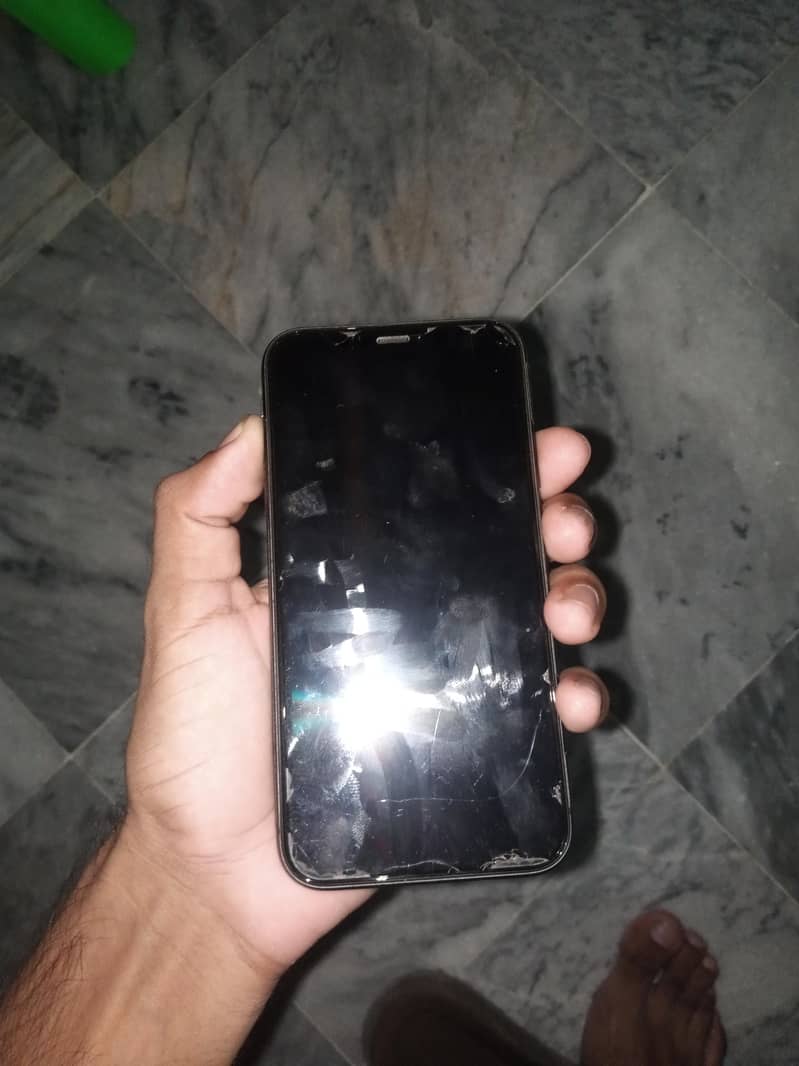 Apple iPhone 11 4