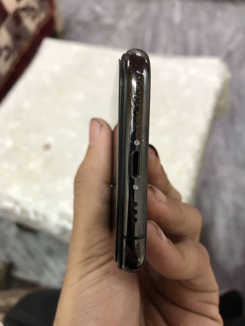 Apple iPhone 11 Pro 2
