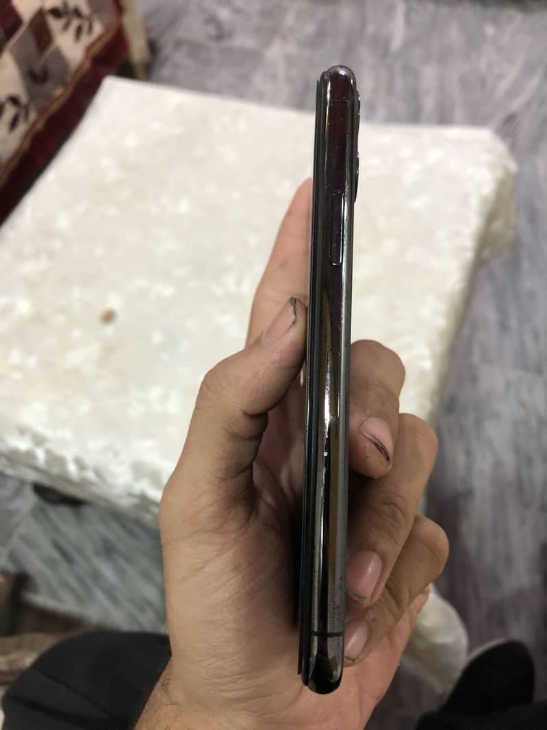 Apple iPhone 11 Pro 3