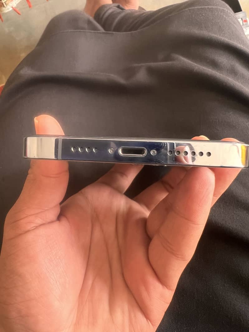 Apple iPhone 13 Pro Max 4
