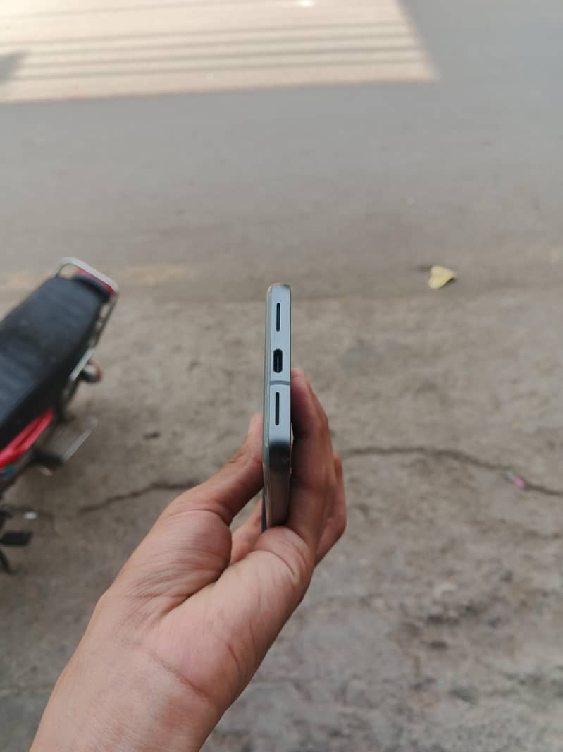 Google Pixel 8 5