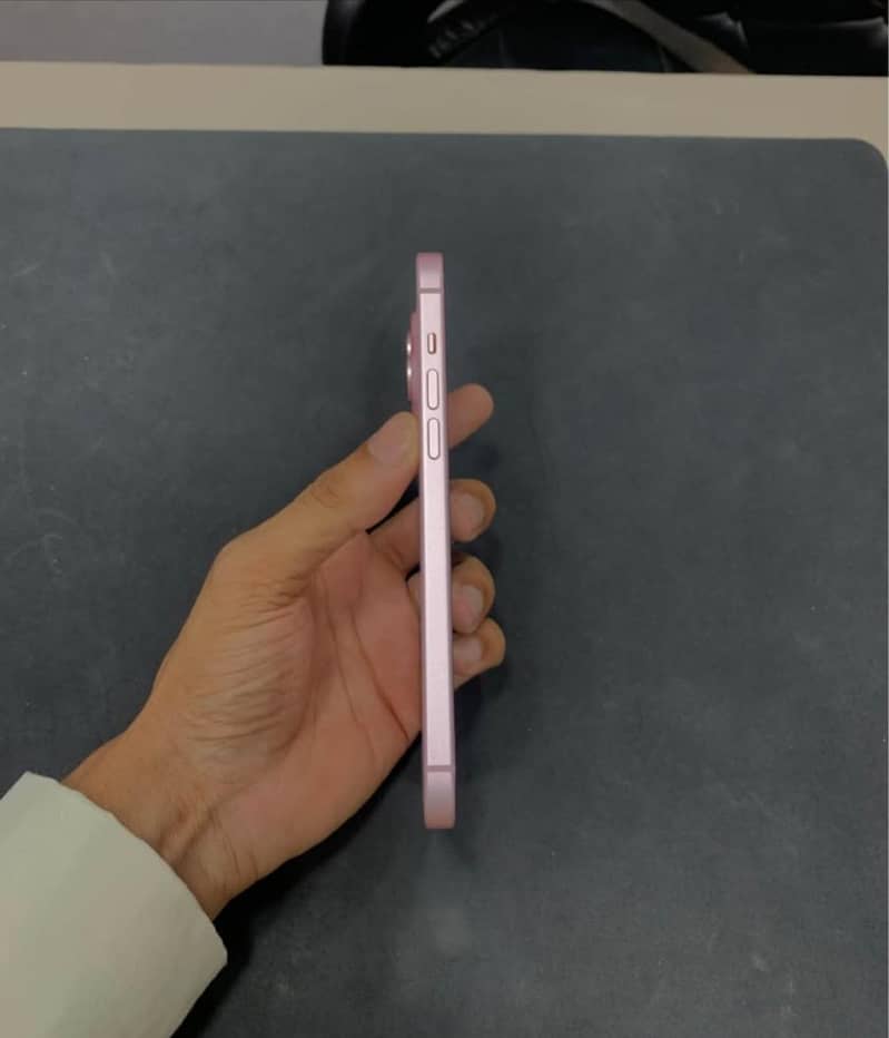 Apple iPhone 15 plus 3