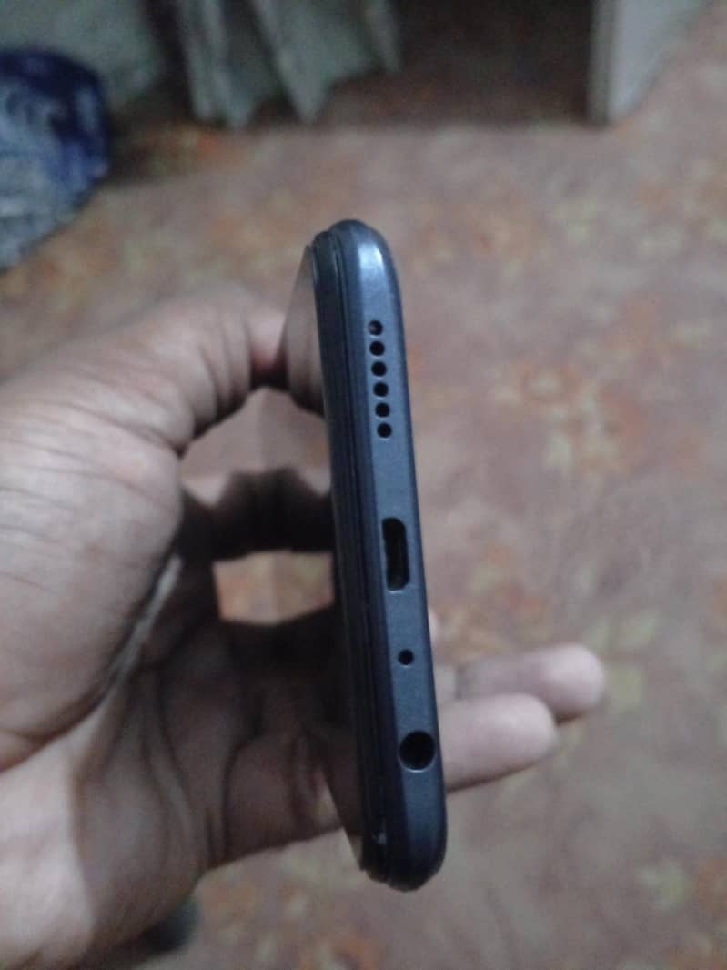 Realme 3 Pro 4