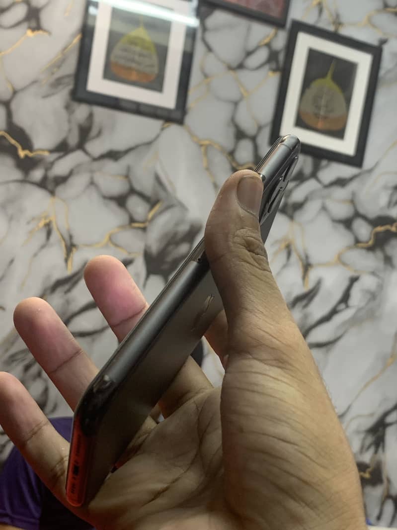 Apple iPhone 11 Pro Max 4