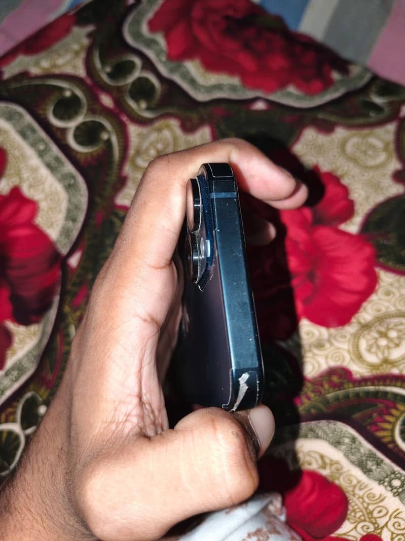 Apple iPhone 14 4