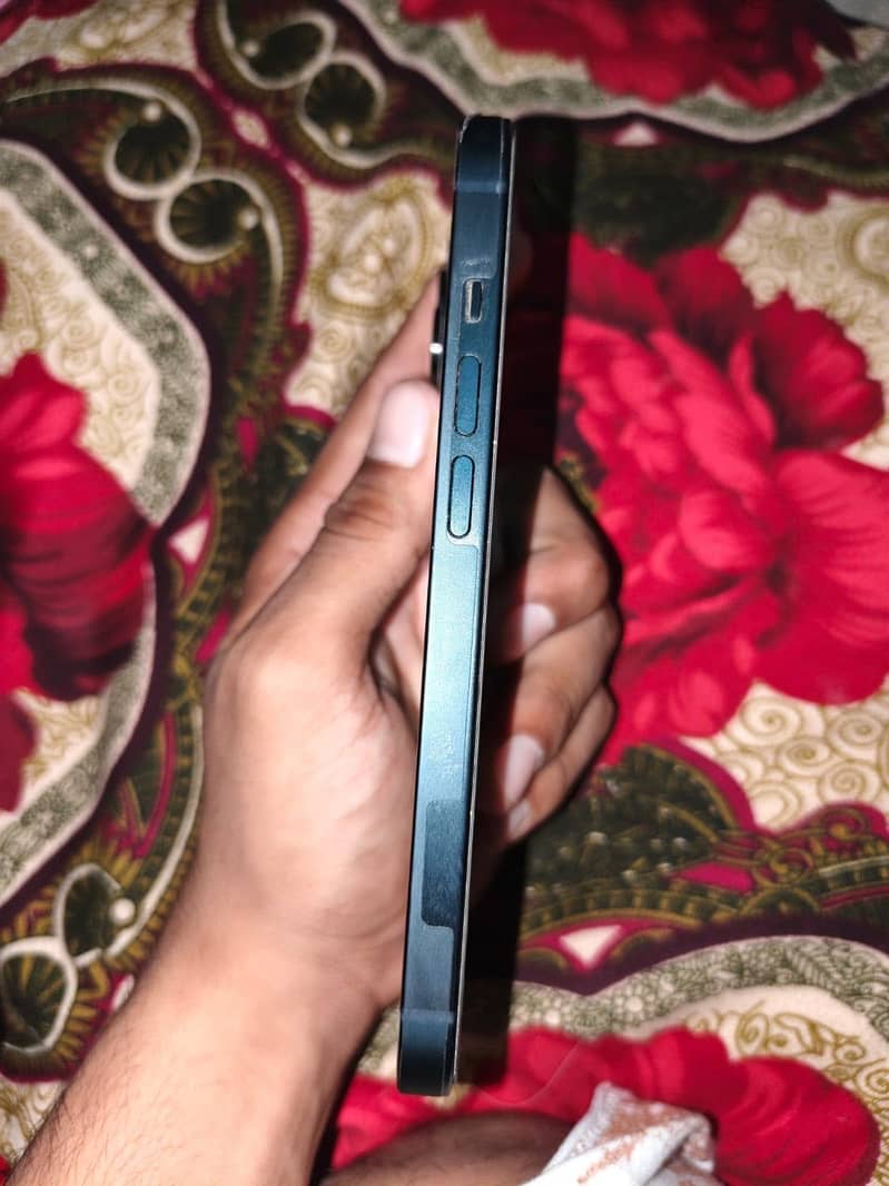 Apple iPhone 14 7