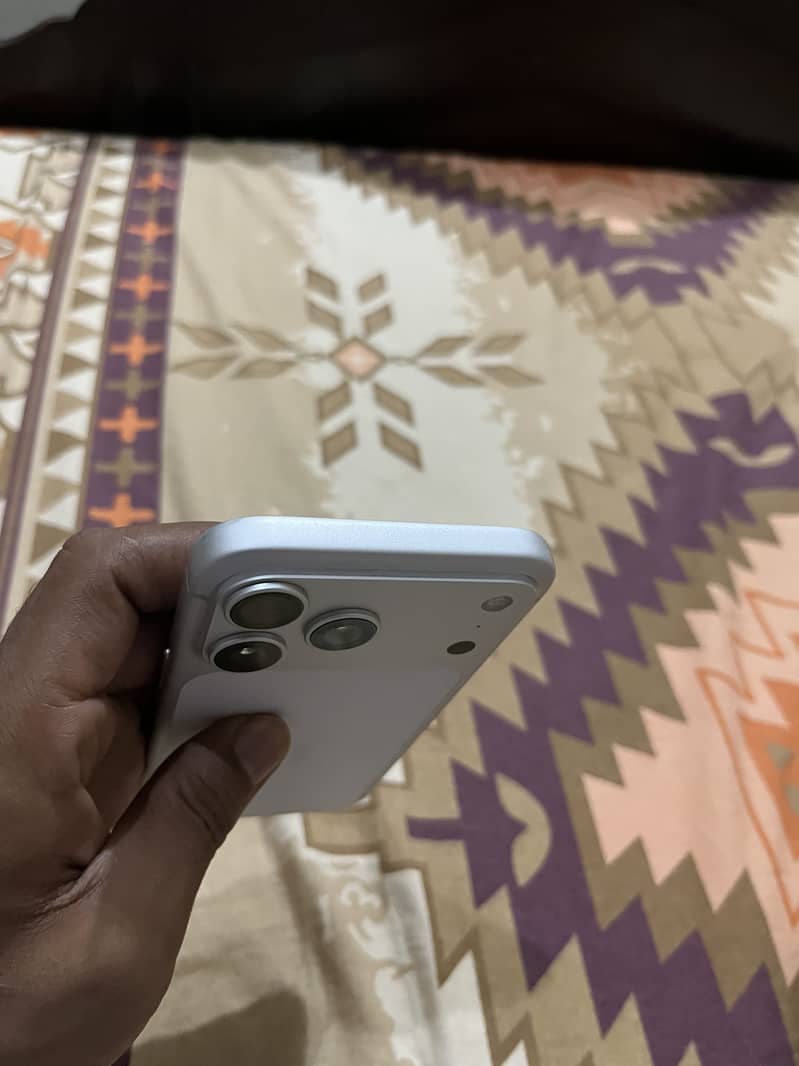 Apple iPhone 17 Pro Max 1