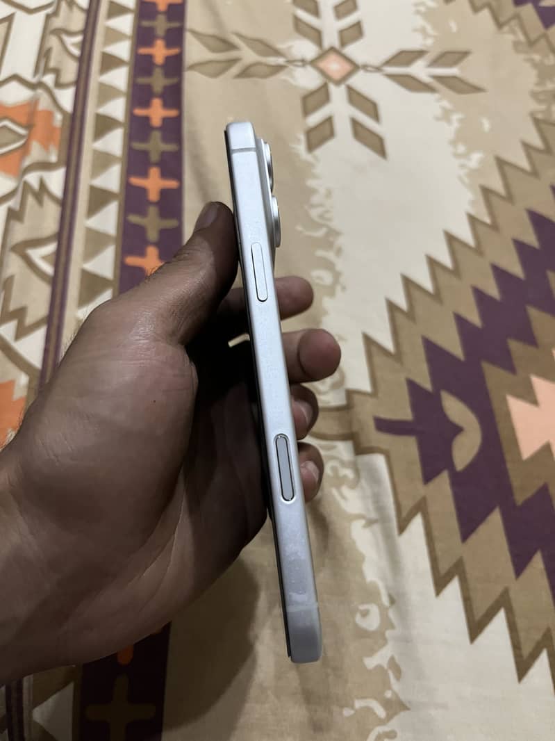 Apple iPhone 17 Pro Max 4