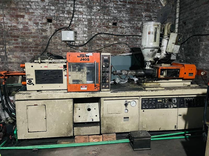 injection molding machine 1