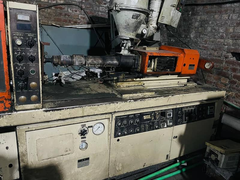 injection molding machine 2