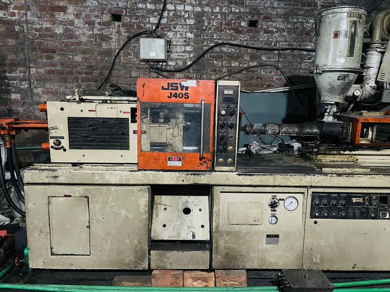 injection molding machine 3