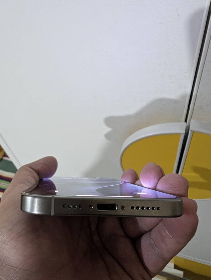 Apple iPhone 15 Pro Max 2