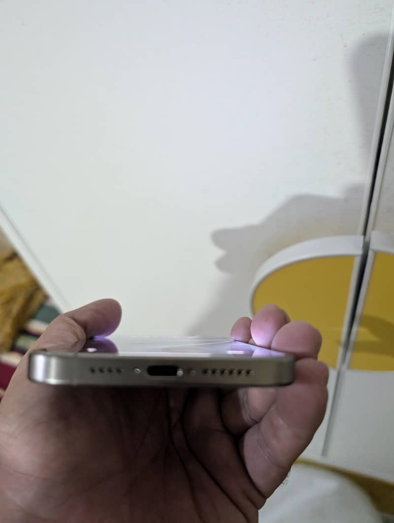 Apple iPhone 15 Pro Max 3