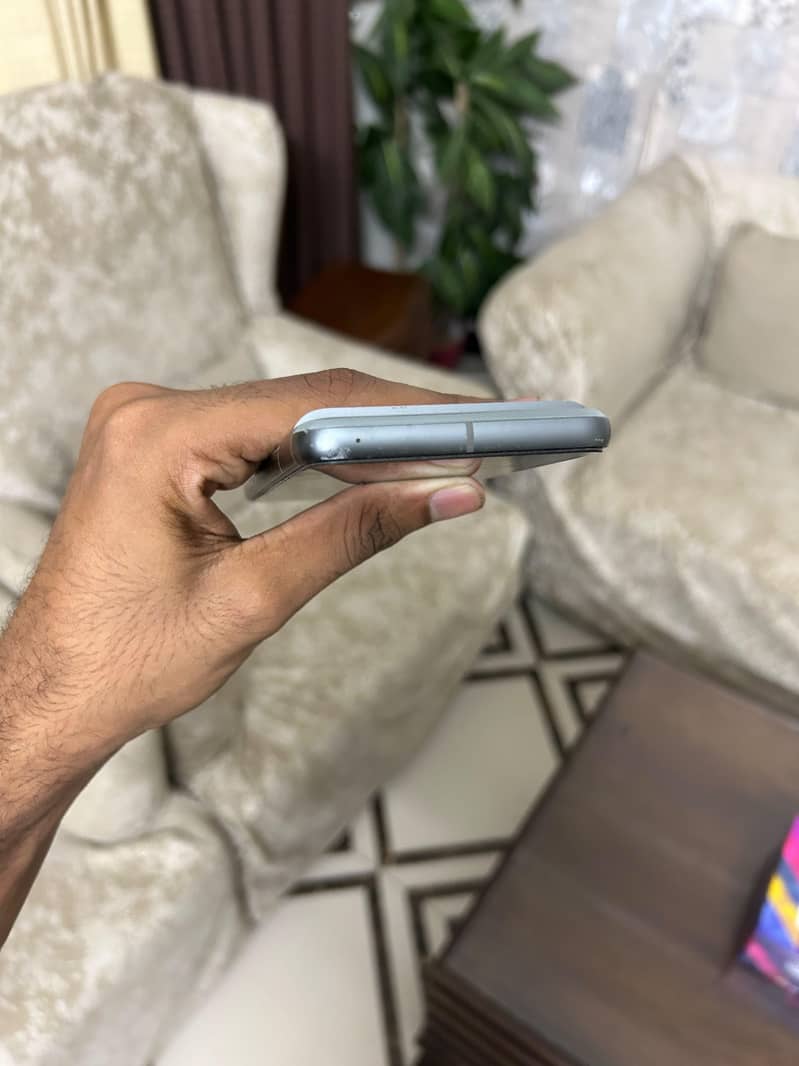 Google Pixel 8 4