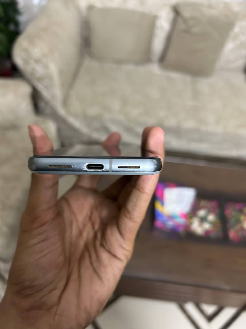 Google Pixel 8 5