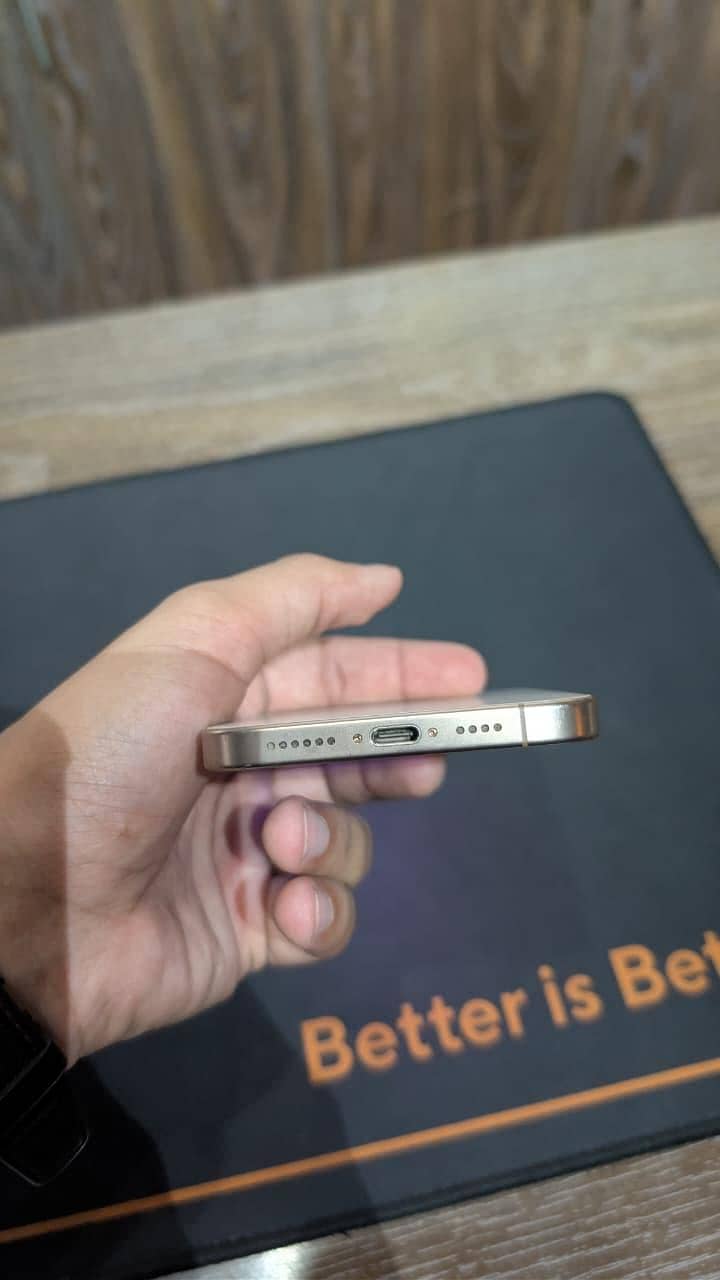 Apple iPhone 16 Pro Max 3