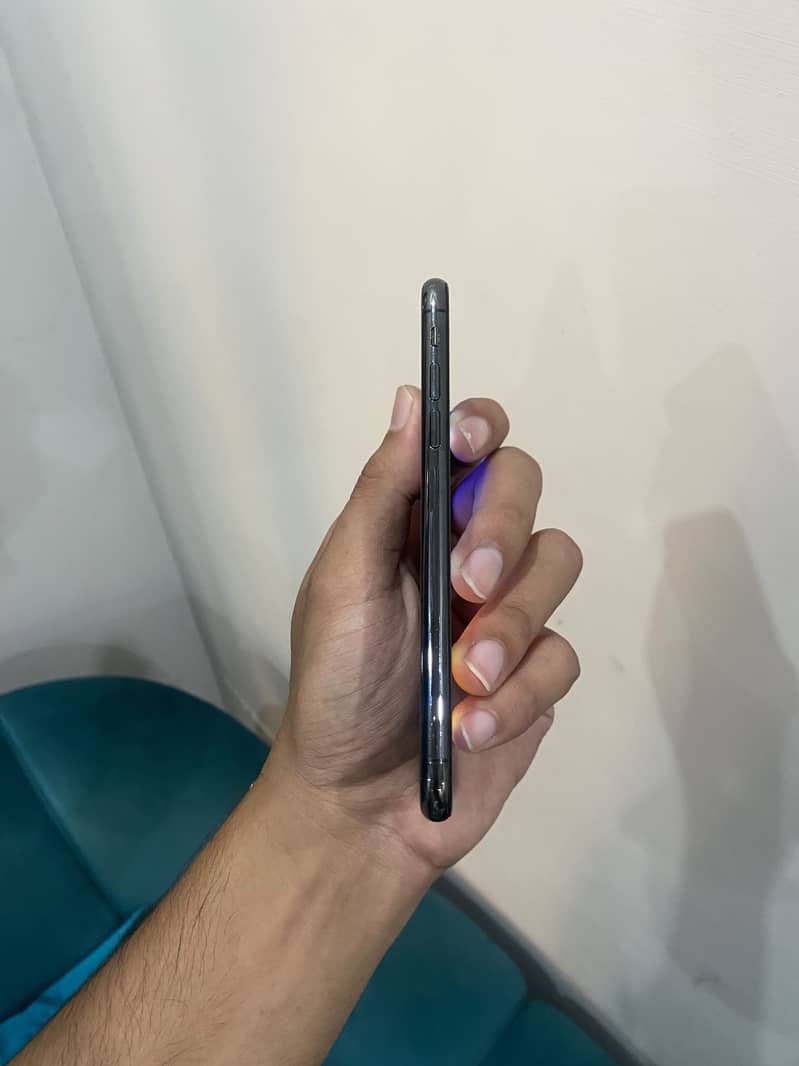 Apple iPhone X 3