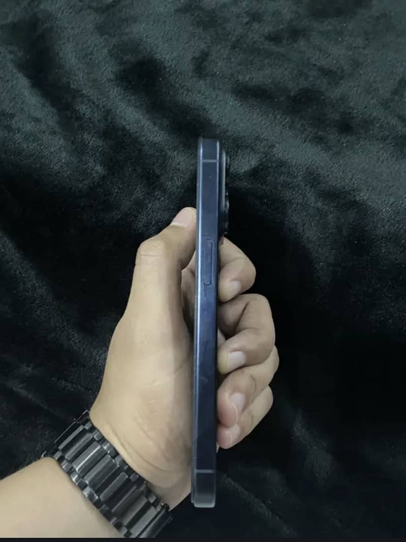 Apple iPhone 15 Pro 0