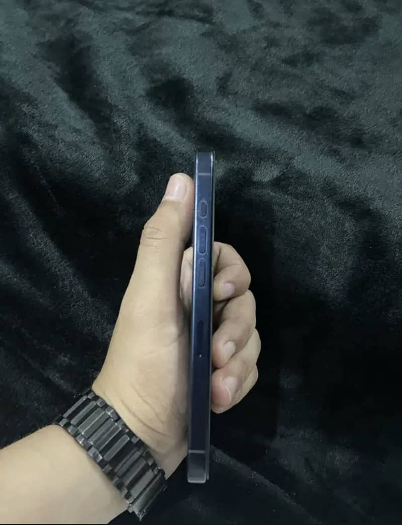Apple iPhone 15 Pro 1
