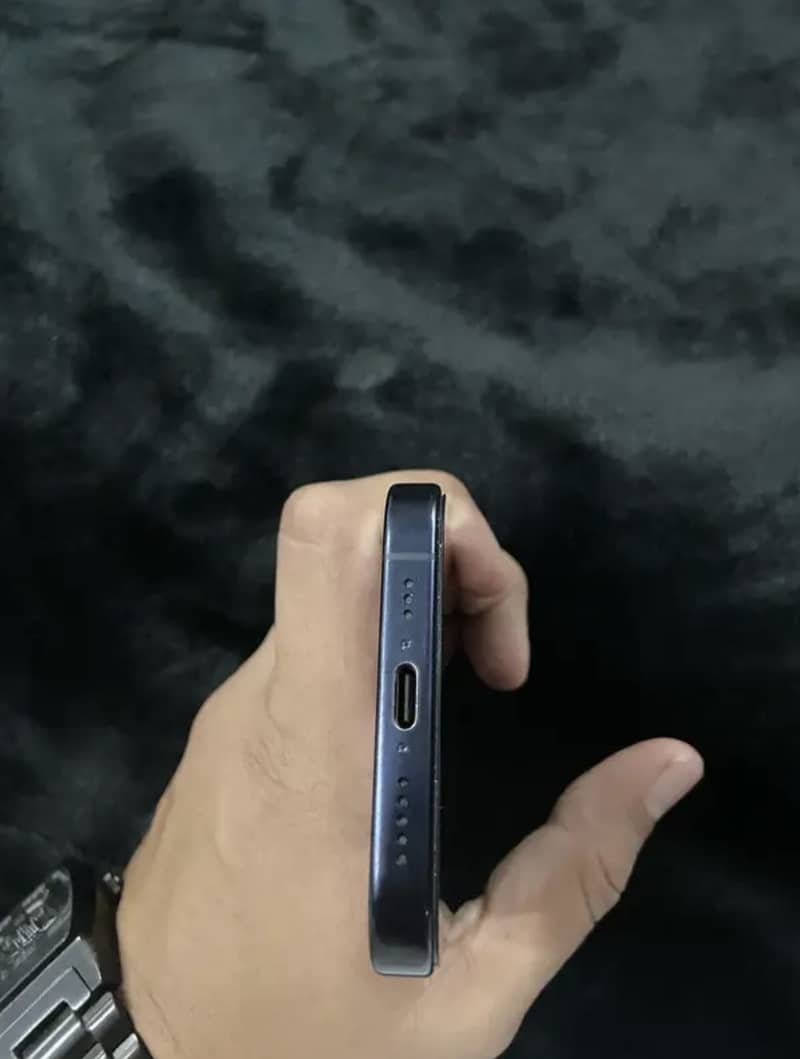 Apple iPhone 15 Pro 2